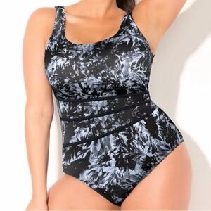 New Swimsuits For All Sporty Labyrinth Chlorine resist One
Piece
Plus size 28 3X